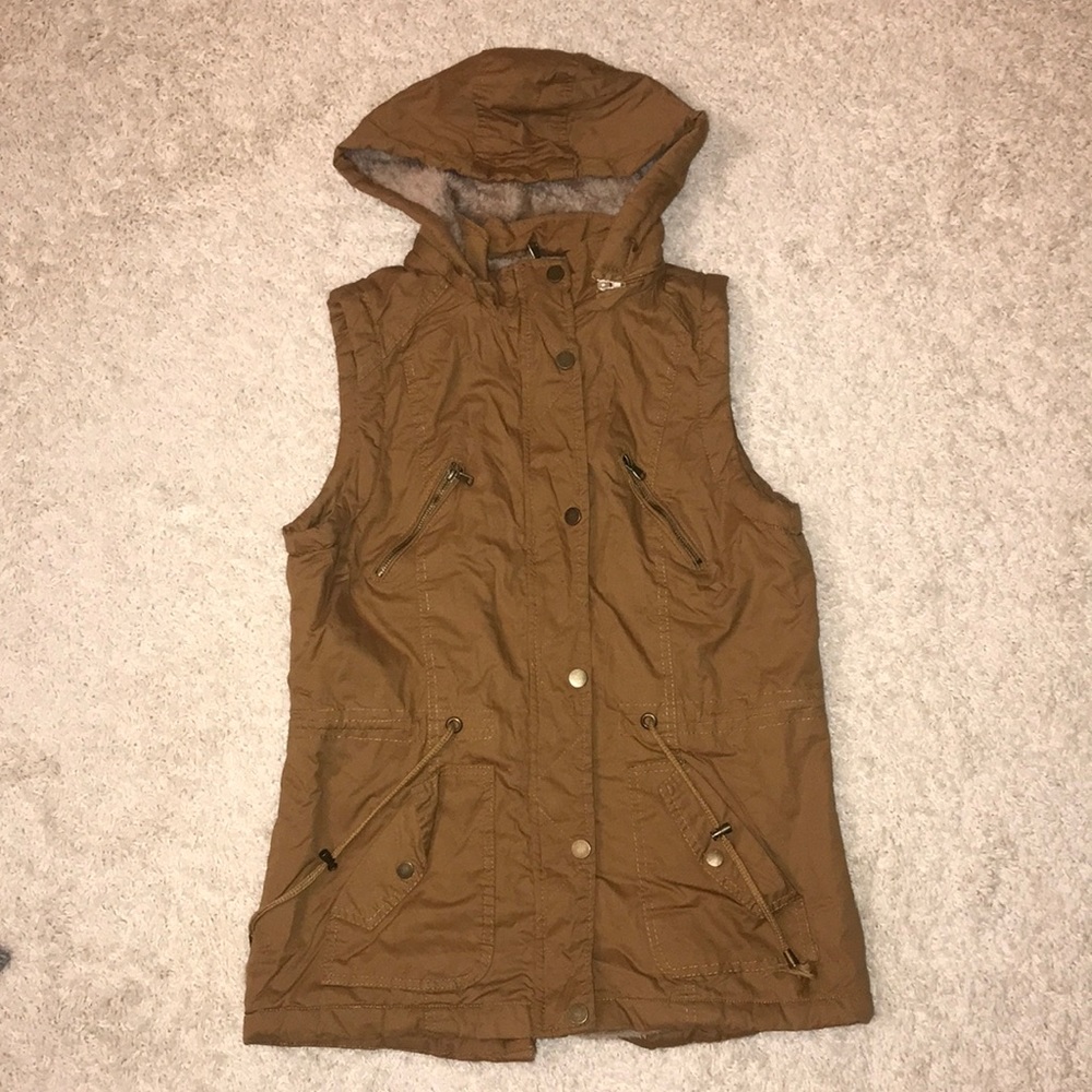 button/ zip vest
